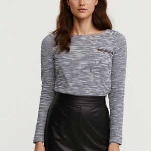 Only gray/ black button detail top